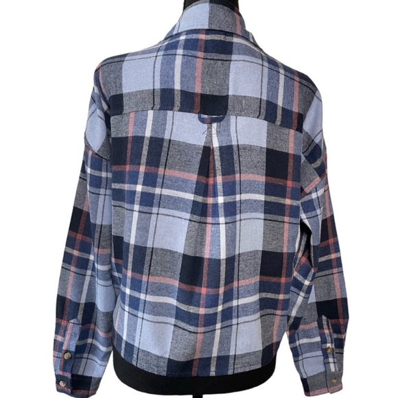 Just Polly Juniors' Cropped Plaid Button-Up Top XS - Picture 3 of 3